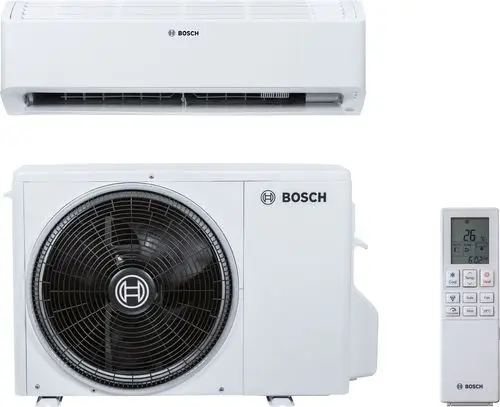 Bosch Split-Klimagerät mit Inneneinheit oben und Außeneinheit unten, daneben eine Fernbedienung zur Steuerung der Klimafunktionen.